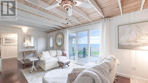 39 Goderich Street, Kincardine, ON - Indoor Photo Showing Living Room