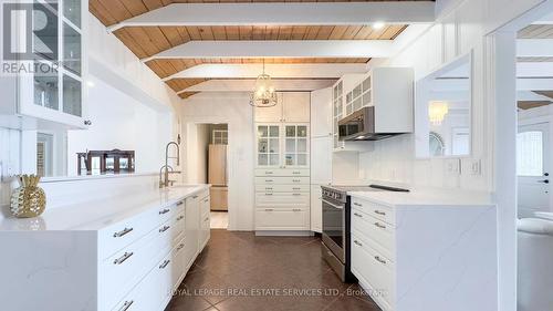 39 Goderich Street, Kincardine, ON - Indoor Photo Showing Kitchen With Upgraded Kitchen