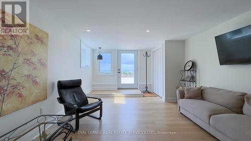39 Goderich Street, Kincardine, ON - Indoor Photo Showing Living Room