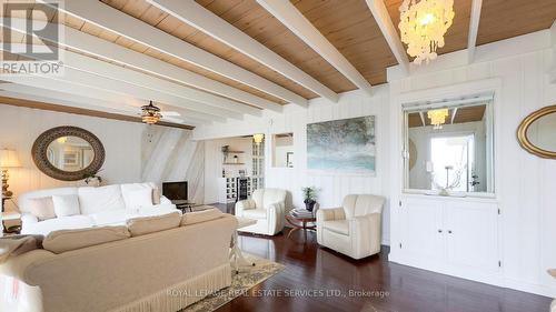 39 Goderich Street, Kincardine, ON - Indoor Photo Showing Living Room