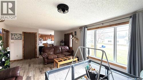 701 1St Street, Hanley, SK - Indoor Photo Showing Living Room