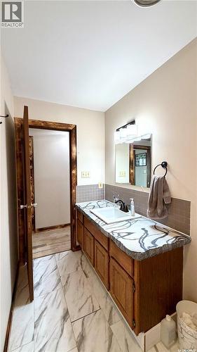 701 1St Street, Hanley, SK - Indoor Photo Showing Bathroom