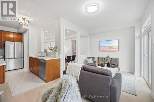 3302 Stoney Crescent, Mississauga, ON - Indoor Photo Showing Kitchen