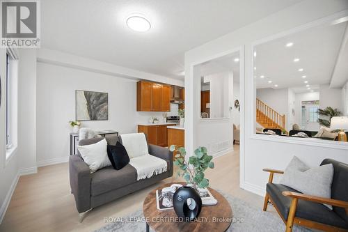 3302 Stoney Crescent, Mississauga, ON - Indoor Photo Showing Living Room
