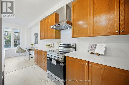 3302 Stoney Crescent, Mississauga, ON - Indoor Photo Showing Kitchen