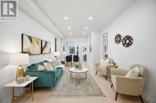 3302 Stoney Crescent, Mississauga, ON - Indoor Photo Showing Living Room
