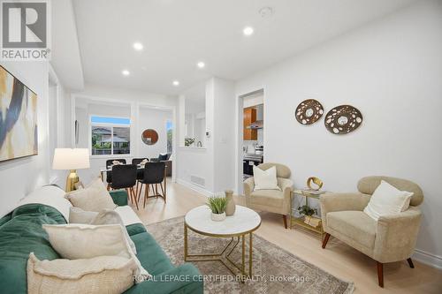 3302 Stoney Crescent, Mississauga, ON - Indoor Photo Showing Living Room