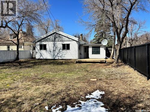 207 3Rd Avenue W, Kindersley, SK - Outdoor