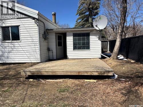 207 3Rd Avenue W, Kindersley, SK - Outdoor