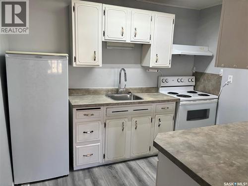 207 3Rd Avenue W, Kindersley, SK - Indoor Photo Showing Kitchen
