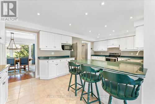 4 Wolf Crescent, Caledon, ON - Indoor Photo Showing Kitchen With Double Sink