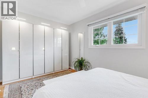 23 Edward Street, Cambridge, ON - Indoor Photo Showing Bedroom