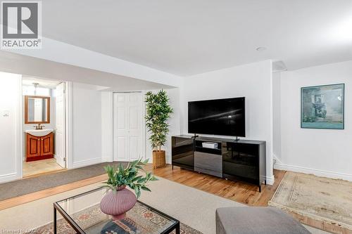 23 Edward Street, Cambridge, ON - Indoor Photo Showing Living Room
