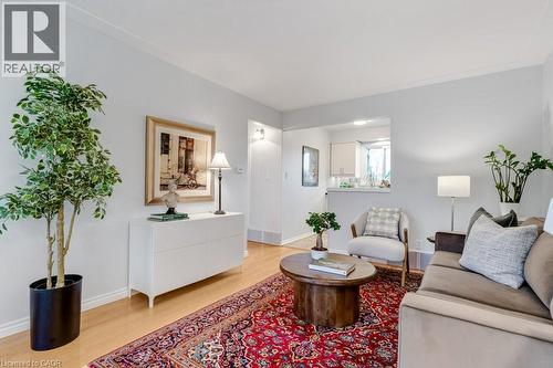 23 Edward Street, Cambridge, ON - Indoor Photo Showing Living Room