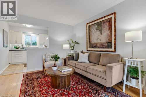 23 Edward Street, Cambridge, ON - Indoor Photo Showing Living Room