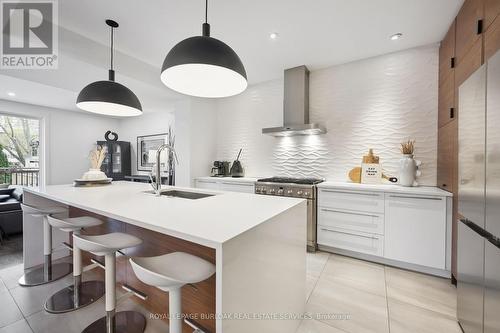 518 Hager Avenue, Burlington, ON - Indoor Photo Showing Kitchen With Upgraded Kitchen