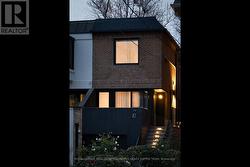 42 CLARENDON AVENUE  Toronto, ON M4V 1J1