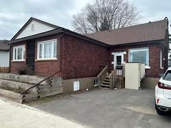 917 Frederica Street W Thunder Bay, ON P7E 3X7