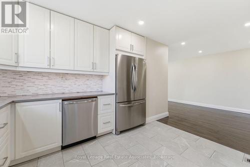 2362 Greenbank Trail, Burlington, ON - Indoor Photo Showing Kitchen With Stainless Steel Kitchen