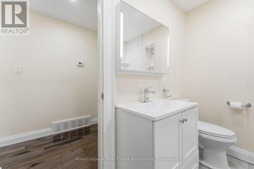 2362 Greenbank Trail, Burlington, ON - Indoor Photo Showing Bathroom