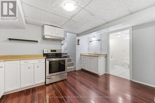 2362 Greenbank Trail, Burlington, ON - Indoor Photo Showing Kitchen