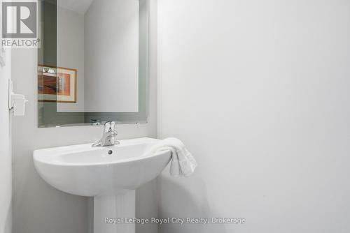 88 - 60 Arkell Road, Guelph (Kortright East), ON - Indoor Photo Showing Bathroom