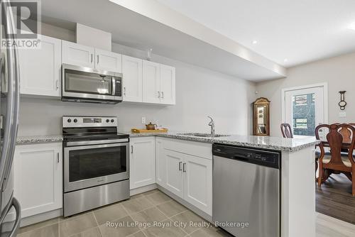 88 - 60 Arkell Road, Guelph (Kortright East), ON - Indoor Photo Showing Kitchen With Upgraded Kitchen