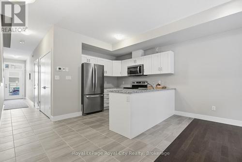 88 - 60 Arkell Road, Guelph (Kortright East), ON - Indoor Photo Showing Kitchen