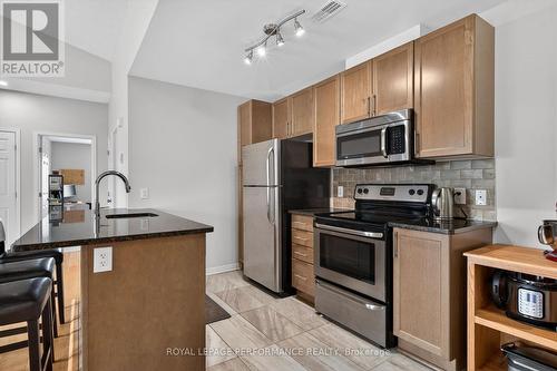 104 Sternes Private, Ottawa, ON - Indoor Photo Showing Kitchen With Stainless Steel Kitchen