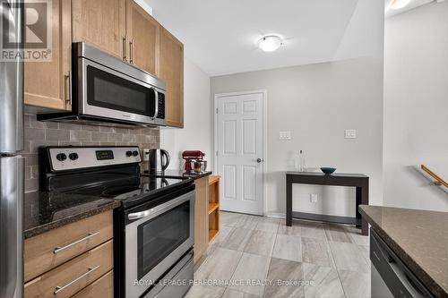 104 Sternes Private, Ottawa, ON - Indoor Photo Showing Kitchen With Stainless Steel Kitchen