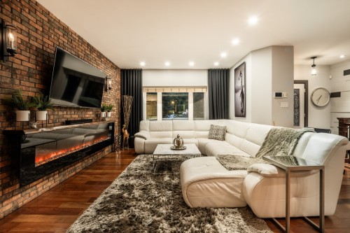 Salon - 117 Rue Lacoste, Shefford, QC - Indoor Photo Showing Living Room With Fireplace