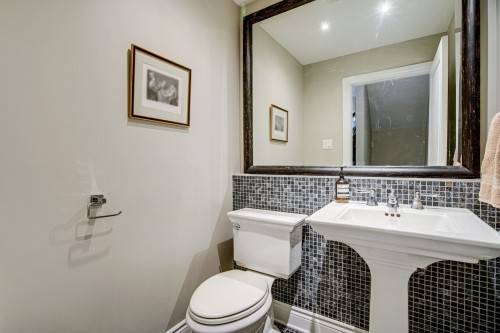 Powder room - 4377Z Boul. Décarie, Montréal (Côte-Des-Neiges/Notre-Dame-De-Grâce), QC - Indoor Photo Showing Bathroom