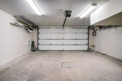 Garage - 4377Z Boul. Décarie, Montréal (Côte-Des-Neiges/Notre-Dame-De-Grâce), QC - Indoor Photo Showing Garage