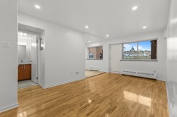 102-4450 Av. Bourret Montréal (Côte-Des-Neiges/Notre-Dame-De-Grâce), QC H3S 1X2