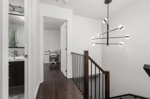 Corridor - 273 Rue Du Grenadier, Saint-Constant, QC - Indoor Photo Showing Other Room