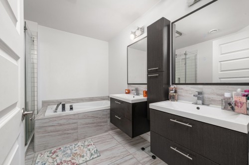Salle de bains - 273 Rue Du Grenadier, Saint-Constant, QC - Indoor Photo Showing Bathroom
