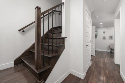 Escalier - 273 Rue Du Grenadier, Saint-Constant, QC - Indoor Photo Showing Other Room