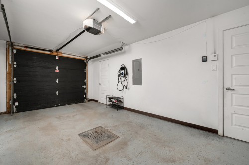Garage - 273 Rue Du Grenadier, Saint-Constant, QC - Indoor Photo Showing Garage