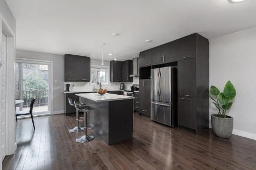 Cuisine - 273 Rue Du Grenadier, Saint-Constant, QC - Indoor Photo Showing Kitchen With Upgraded Kitchen
