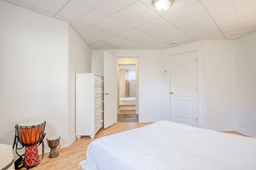 Chambre à coucher - 120 Ch. Thibault, Sutton, QC - Indoor Photo Showing Bedroom