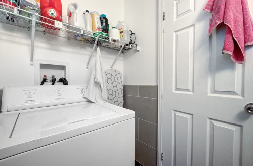 Salle de bains - 7032 Rue Lacroix, Montréal (Le Sud-Ouest), QC - Indoor Photo Showing Laundry Room