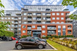806-740 Av. Victoria Saint-Lambert, QC J4R 0A8