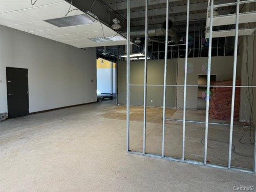 Commerce - 16 Rue St-Paul E., Sainte-Agathe-Des-Monts, QC - Indoor Photo Showing Other Room