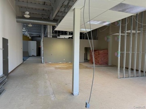Commerce - 16 Rue St-Paul E., Sainte-Agathe-Des-Monts, QC - Indoor Photo Showing Basement