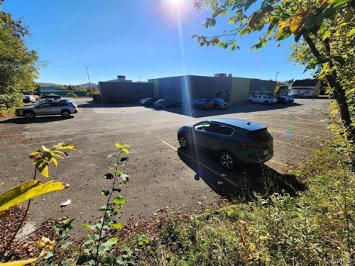 Parking - 16 Rue St-Paul E., Sainte-Agathe-Des-Monts, QC - Outdoor