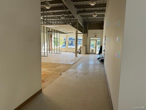 Commerce - 16 Rue St-Paul E., Sainte-Agathe-Des-Monts, QC - Indoor Photo Showing Other Room