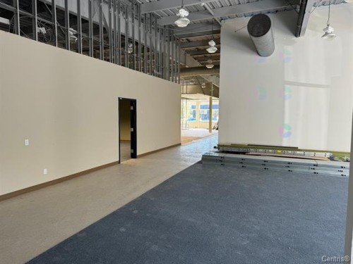 Commerce - 16 Rue St-Paul E., Sainte-Agathe-Des-Monts, QC - Indoor Photo Showing Other Room