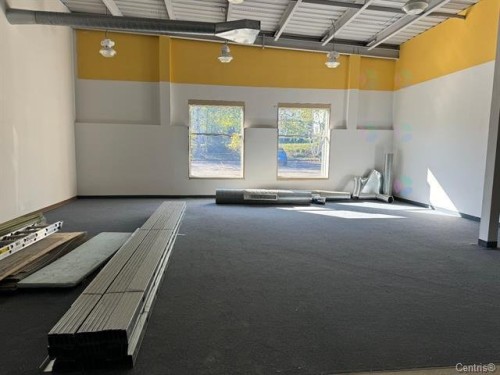 Commerce - 16 Rue St-Paul E., Sainte-Agathe-Des-Monts, QC - Indoor