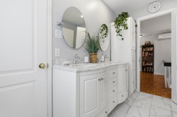 Salle de bains attenante à la CCP - 