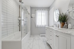 Salle de bains attenante à la CCP - 